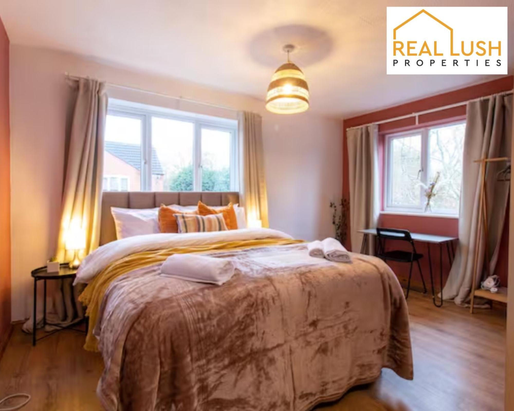 One-Bedroom Apartment By Real Lush Properties In Langsett Wolverhampton Exterior photo