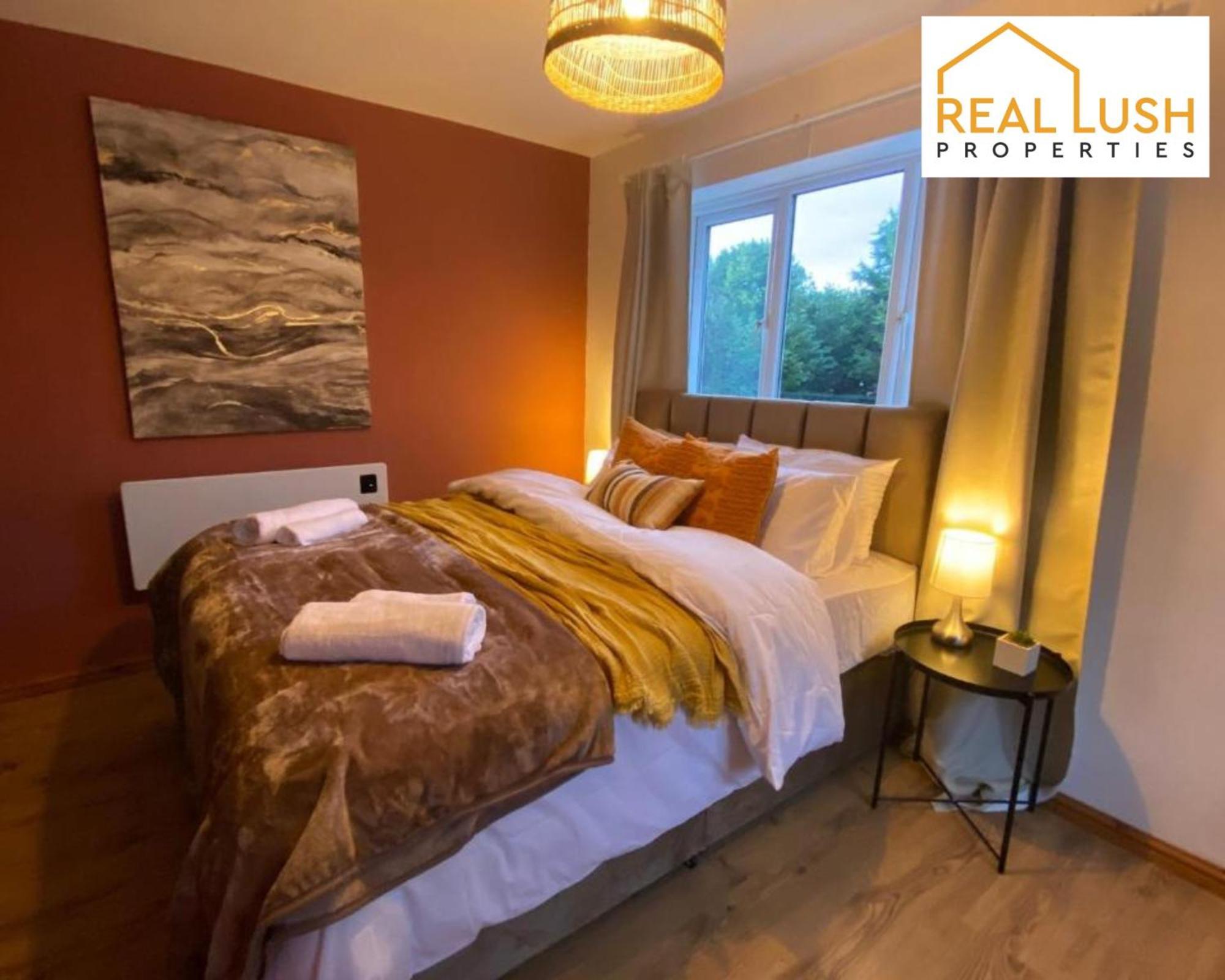 One-Bedroom Apartment By Real Lush Properties In Langsett Wolverhampton Exterior photo