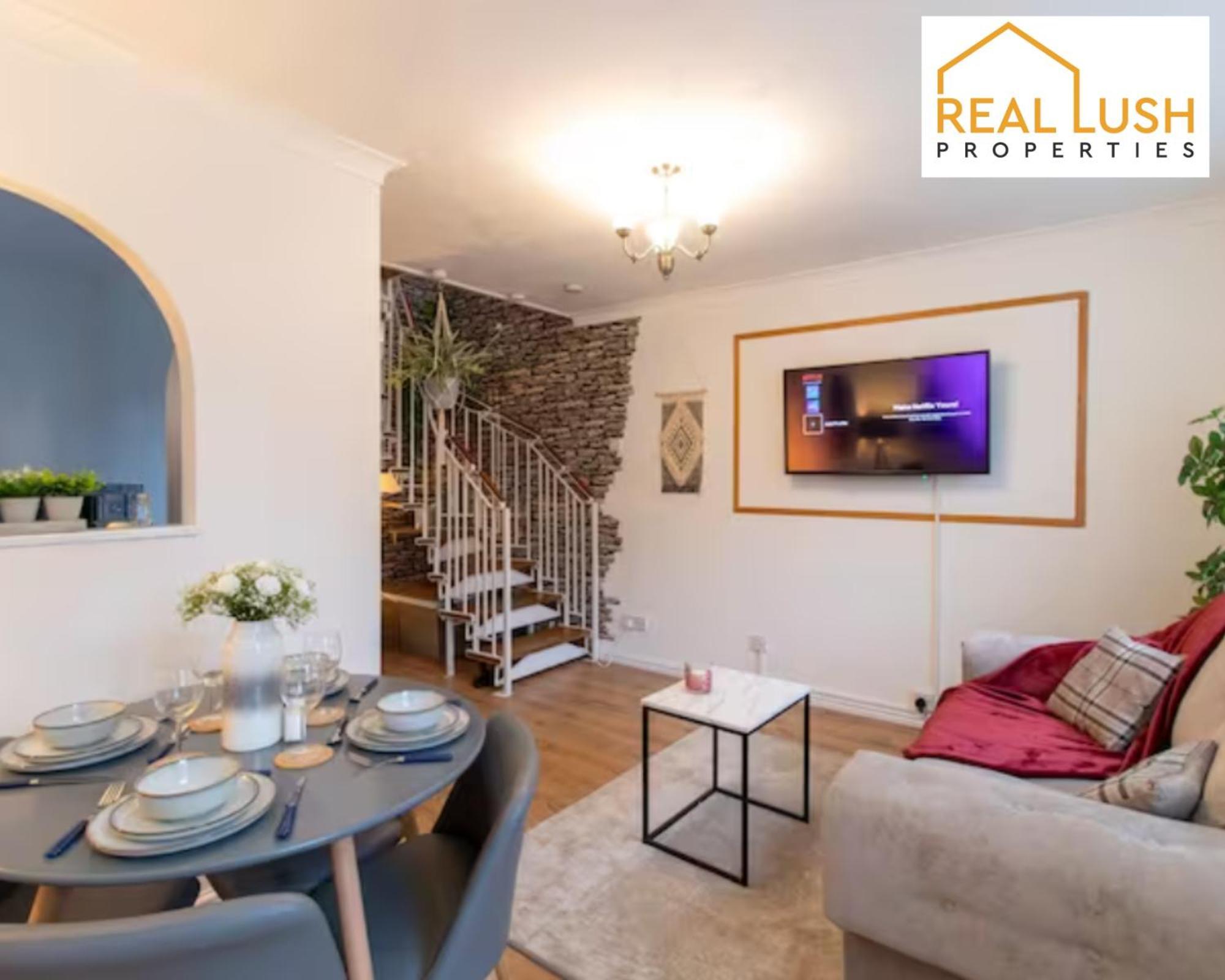 One-Bedroom Apartment By Real Lush Properties In Langsett Wolverhampton Exterior photo